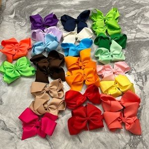25 hairbows. Alligator clips, various colors.